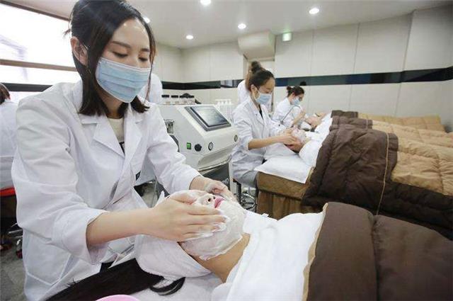 想学习美容去哪里学好呢?新时代美容学校?
