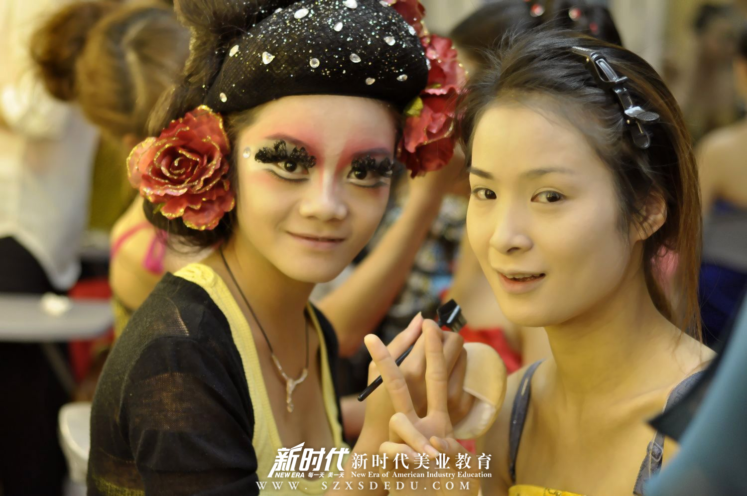 学化妆能和美甲一起学吗？深圳化妆美甲培训学校哪家比较好